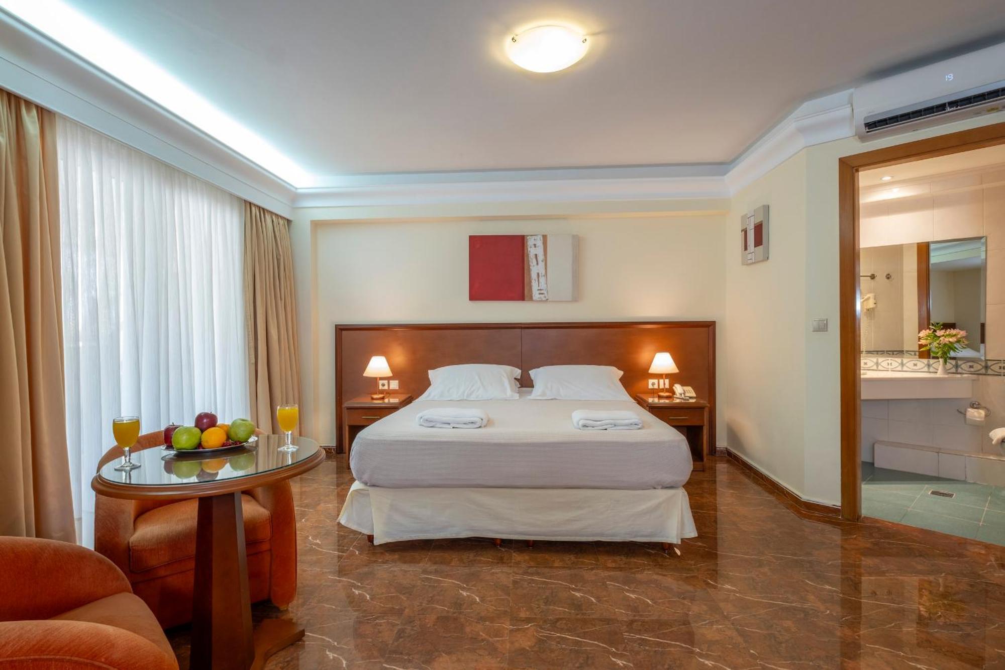 Porto Alegre Hotel Каламаки Экстерьер фото