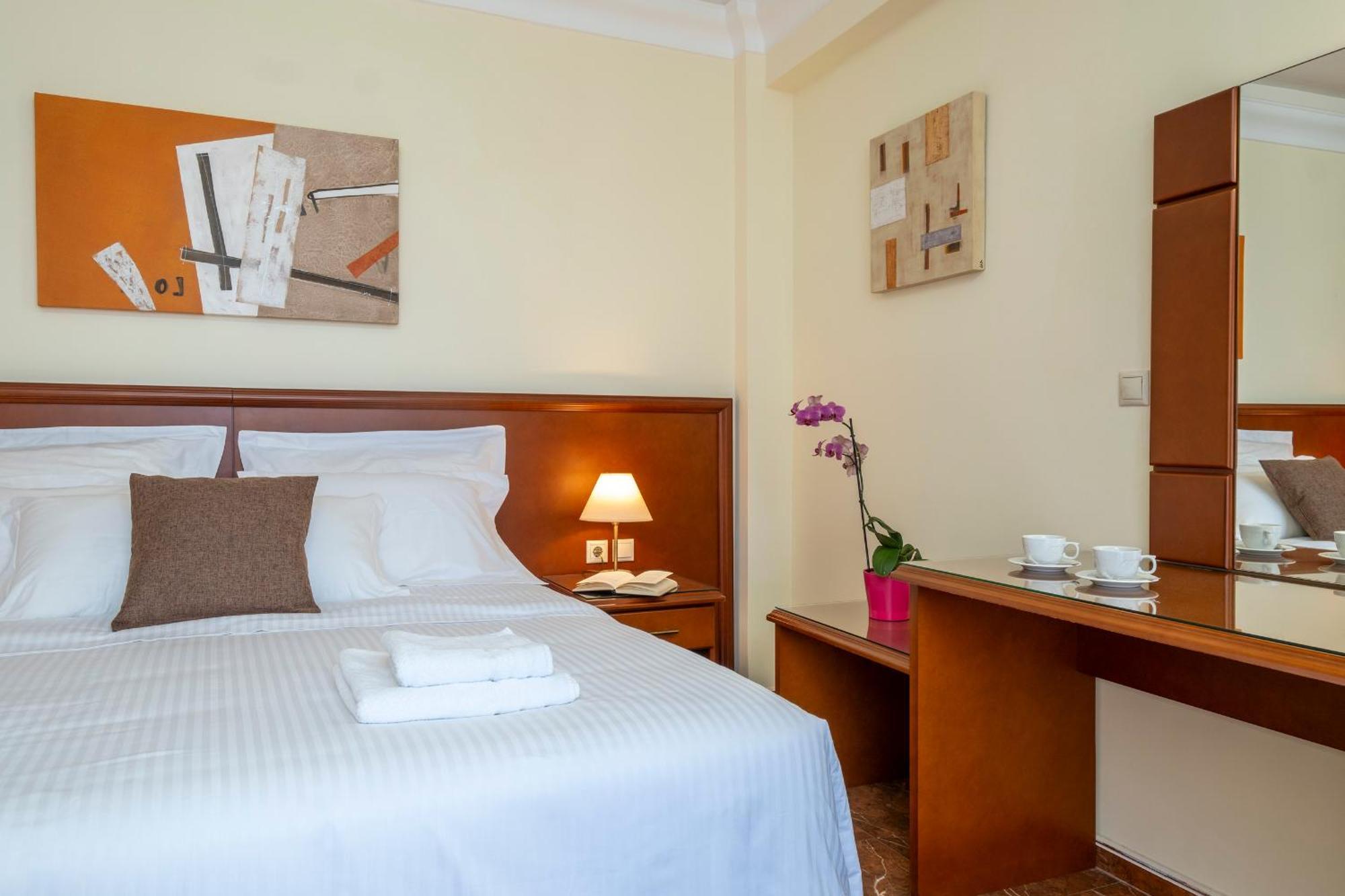 Porto Alegre Hotel Каламаки Экстерьер фото