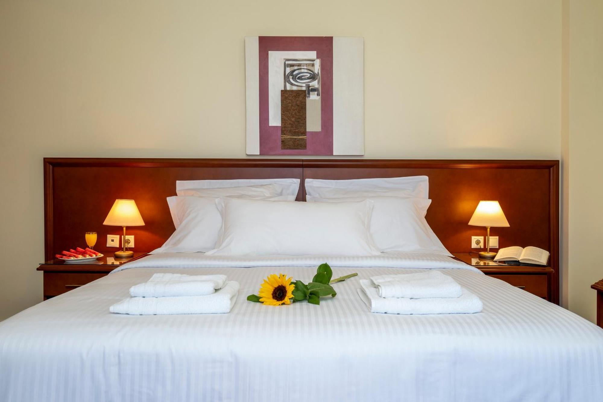 Porto Alegre Hotel Каламаки Экстерьер фото