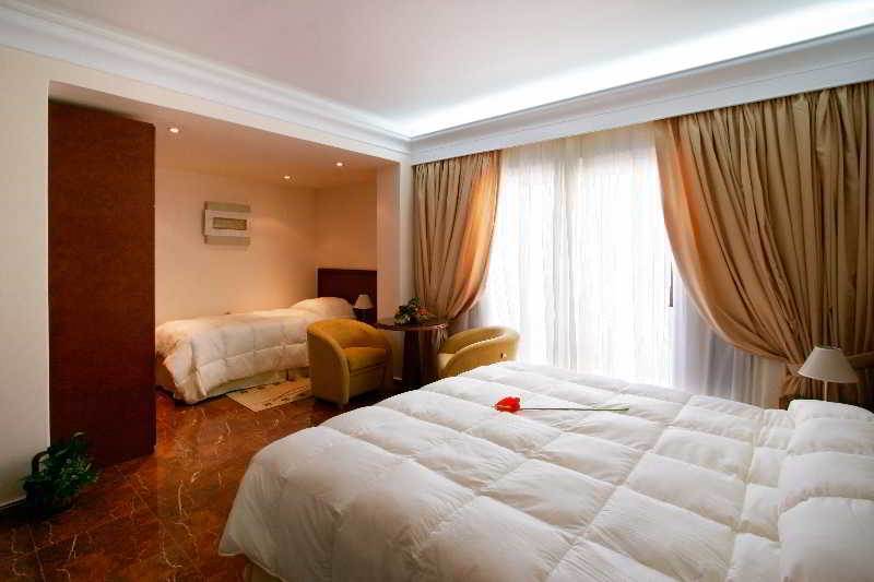 Porto Alegre Hotel Каламаки Экстерьер фото